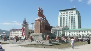 Памятник Сухэ-Батору